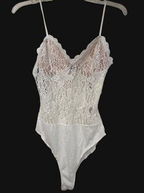 NEW White lace bodysuit with floral design #lace #floral